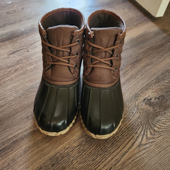 St. John's Bay brown rain/snow/duck boots size 7 women's - Picture 3 of 4